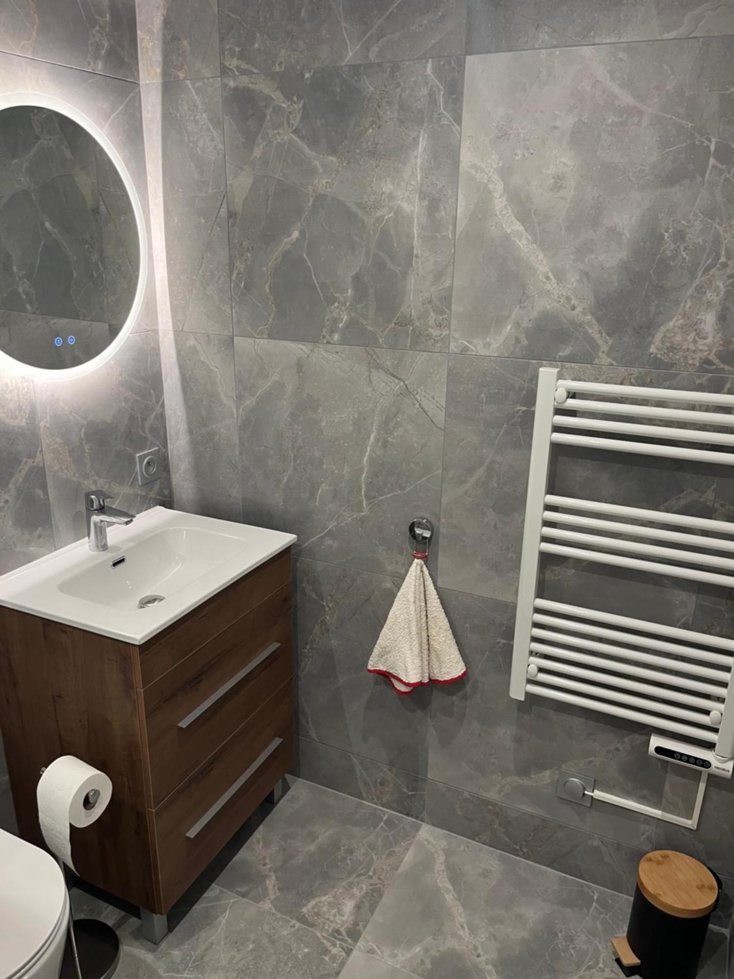 Appartement Cosy Renove Climatise Avec Piscine Proche De Toutes Commodites Fréjus
