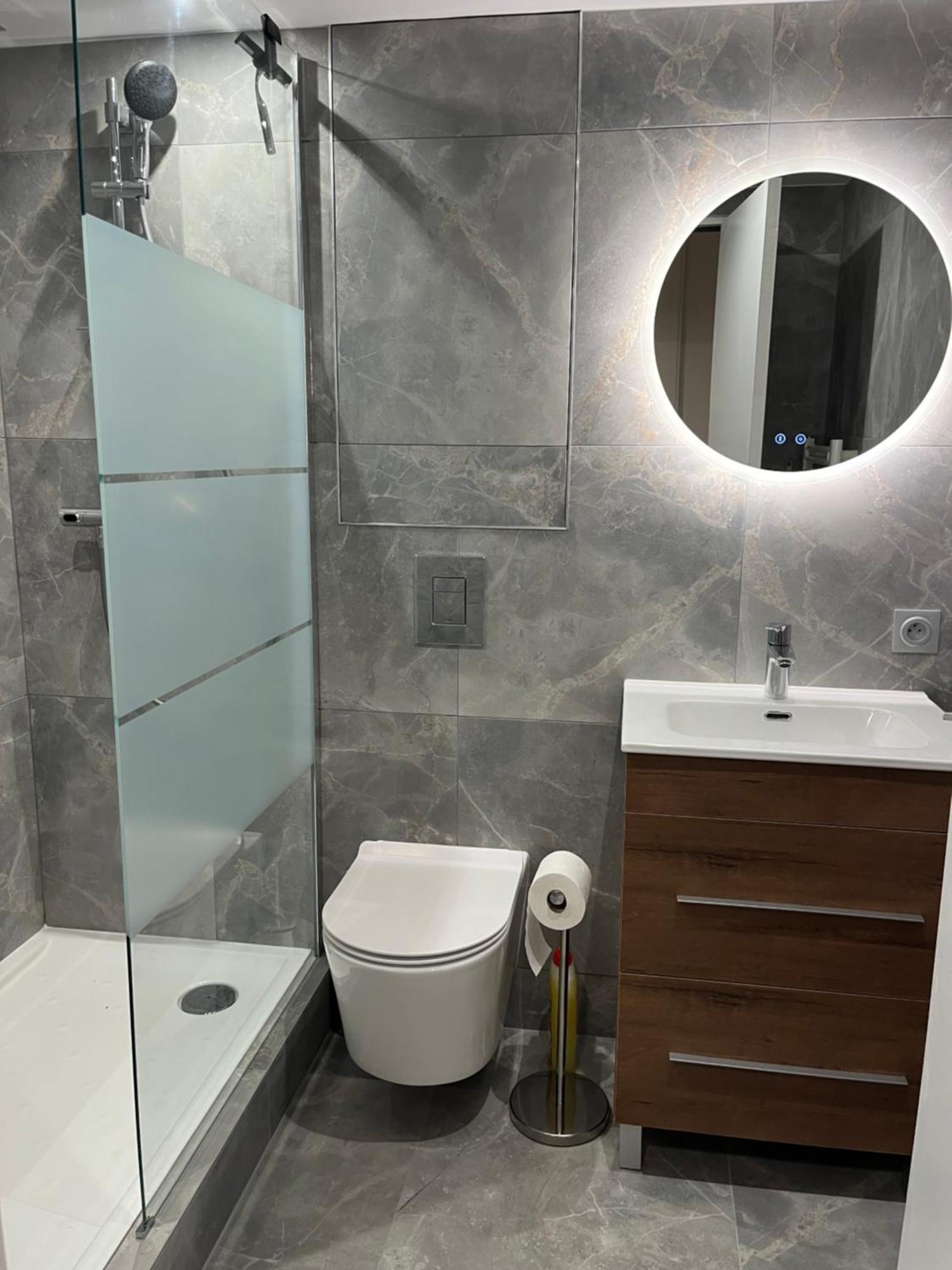 Cosy Renove Climatise Avec Piscine Proche De Toutes Commodites Appartamento *